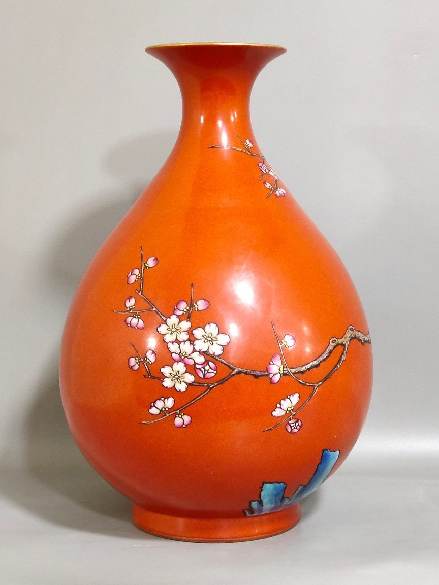 Qing Dynasty Qianlong Coral red plum jade spring vase