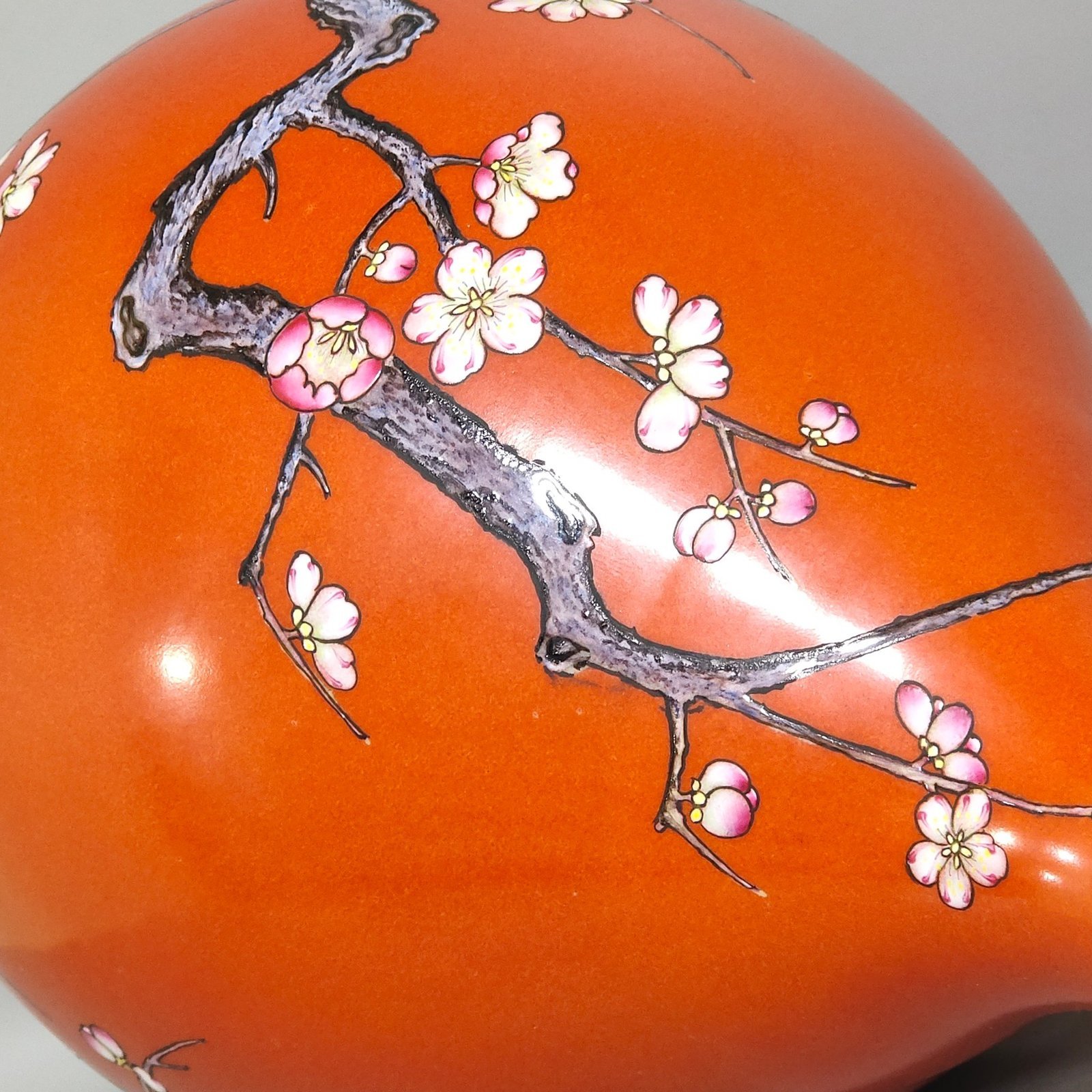 Qing Dynasty Qianlong Coral red plum jade spring vase