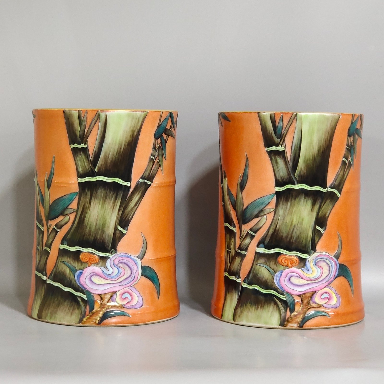 Qing Dynasty Qianlong Coral red thick-glazed high-grade cylinder