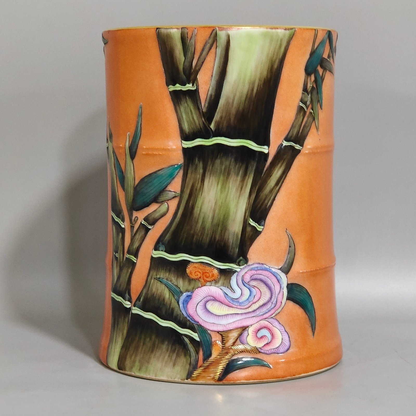 Qing Dynasty Qianlong Coral red thick-glazed high-grade cylinder