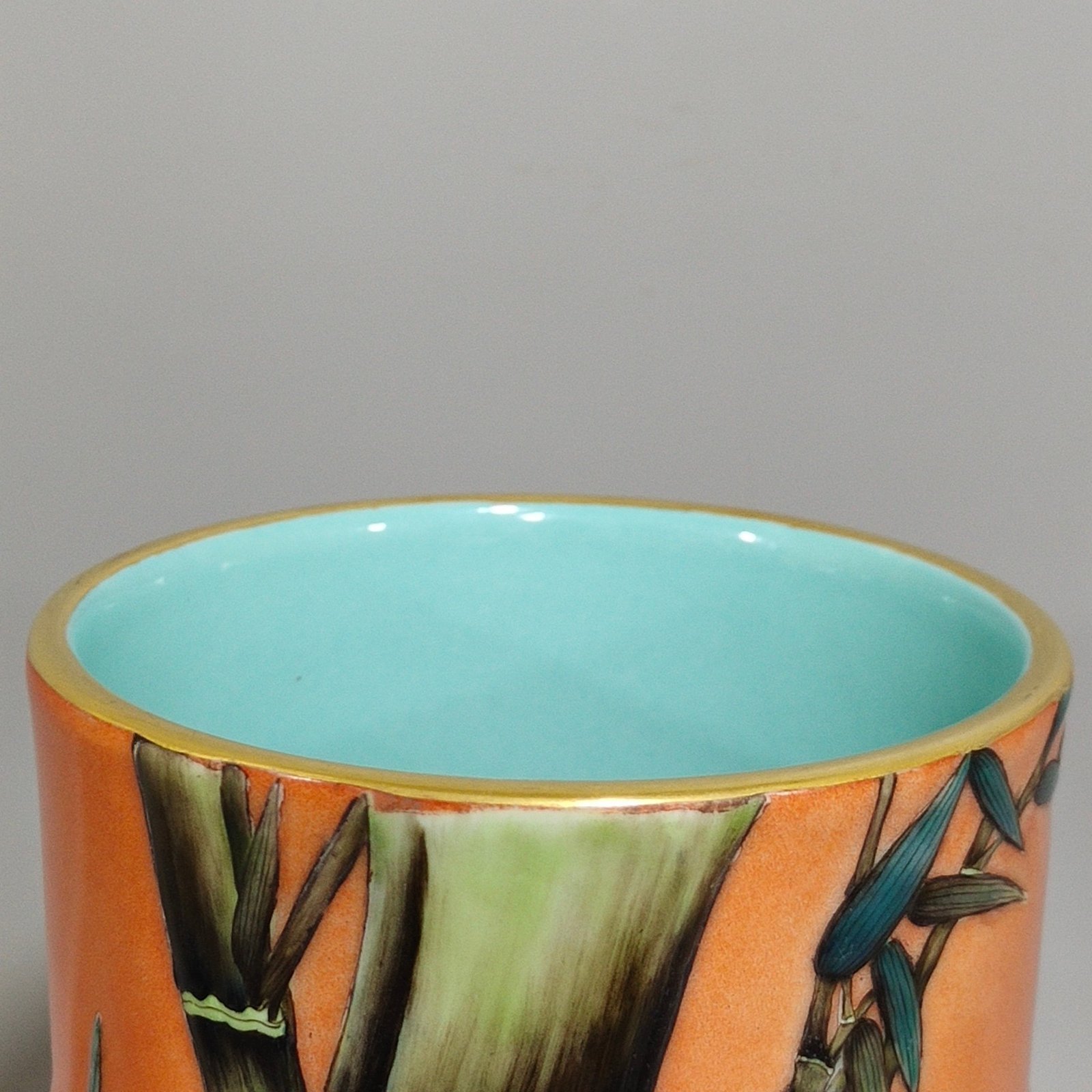 Qing Dynasty Qianlong Coral red thick-glazed high-grade cylinder