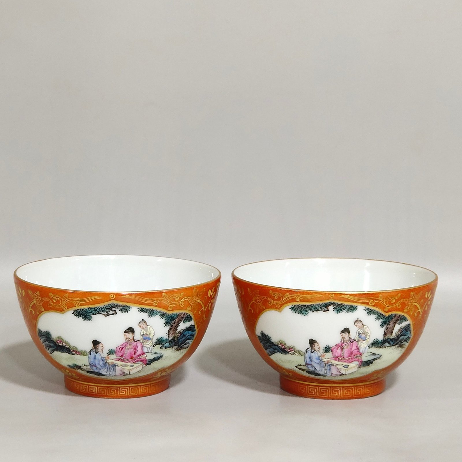 Qing Dynasty Qianlong coral red gold-painted window character story cup