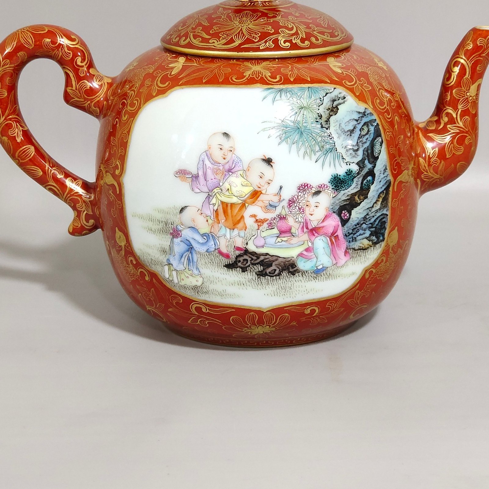 Qing Dynasty Qianlong a coral red and gold-painted teapot