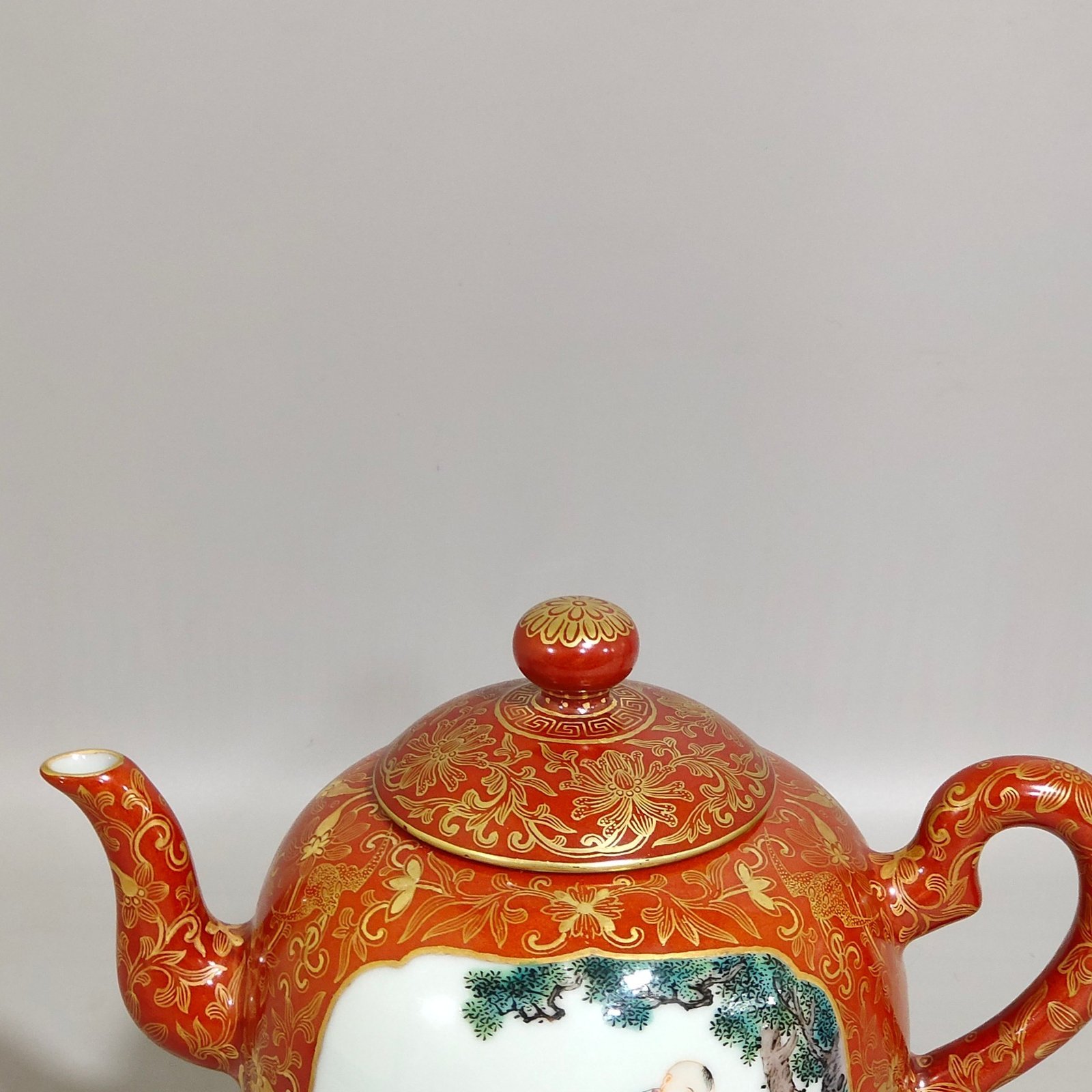 Qing Dynasty Qianlong a coral red and gold-painted teapot