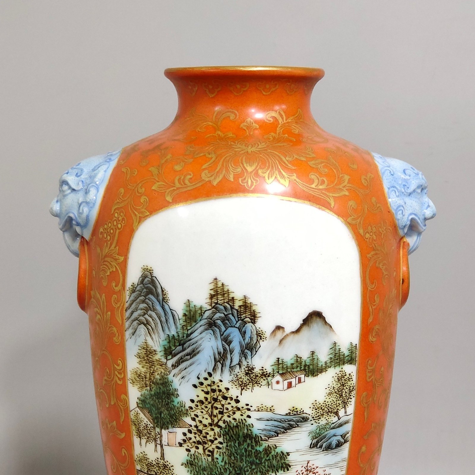 Qing Dynasty Qianlong Coral red gold-painted window landscape amphora