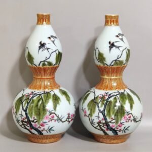 Qing Dynasty Qianlong a coral-red and gold-painted gourd vase