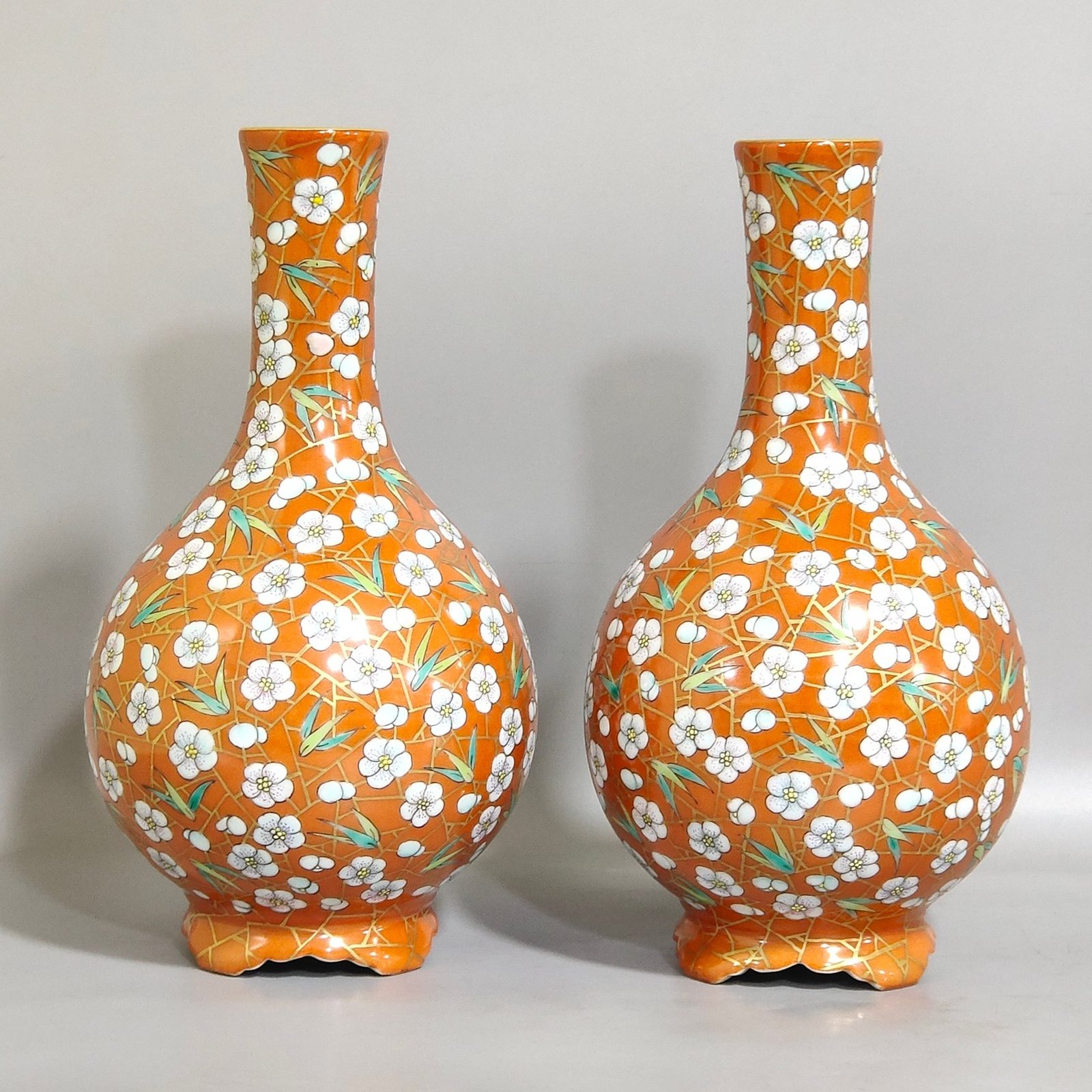 Qing Dynasty Qianlong Coral red plum blossom and bamboo leaf vase