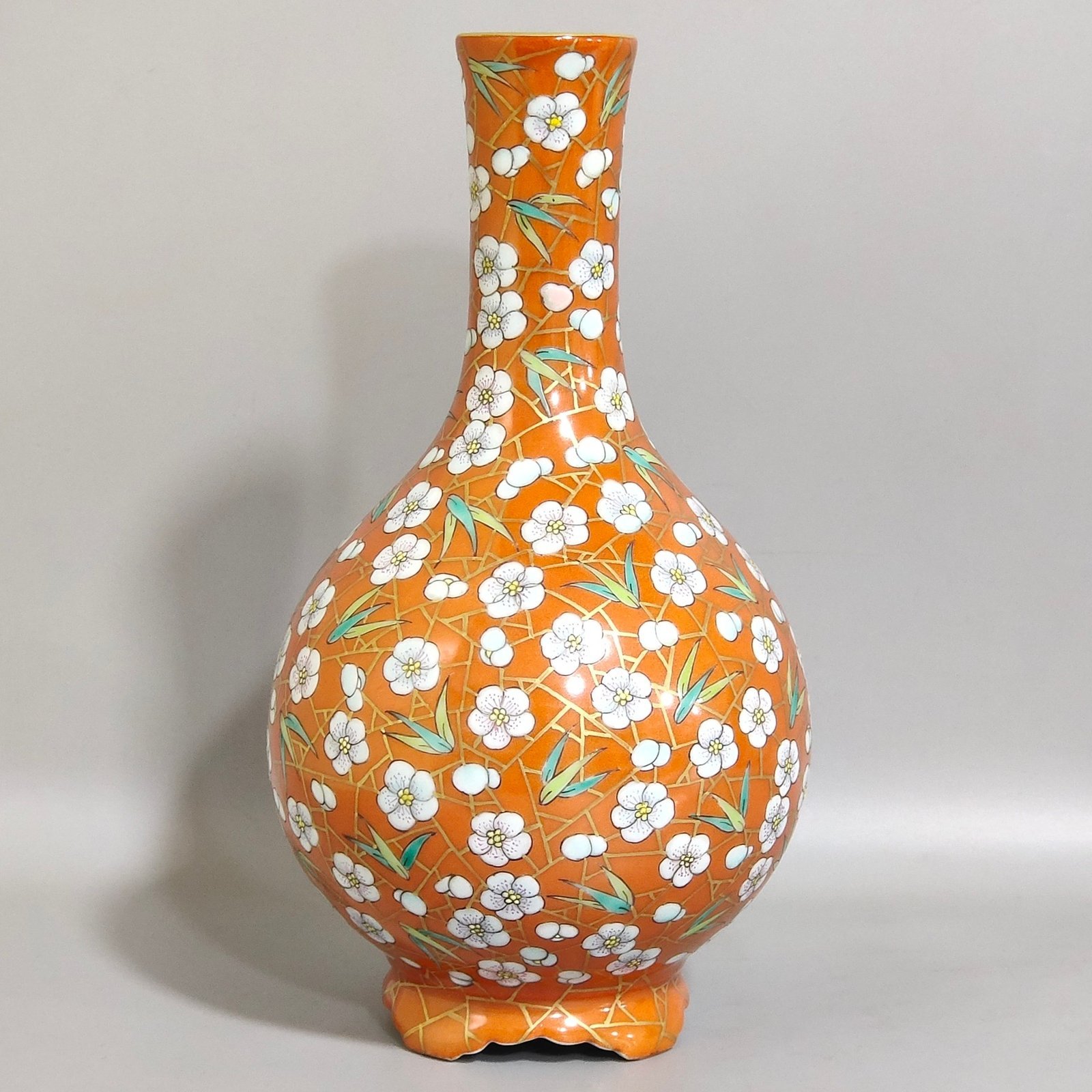 Qing Dynasty Qianlong Coral red plum blossom and bamboo leaf vase
