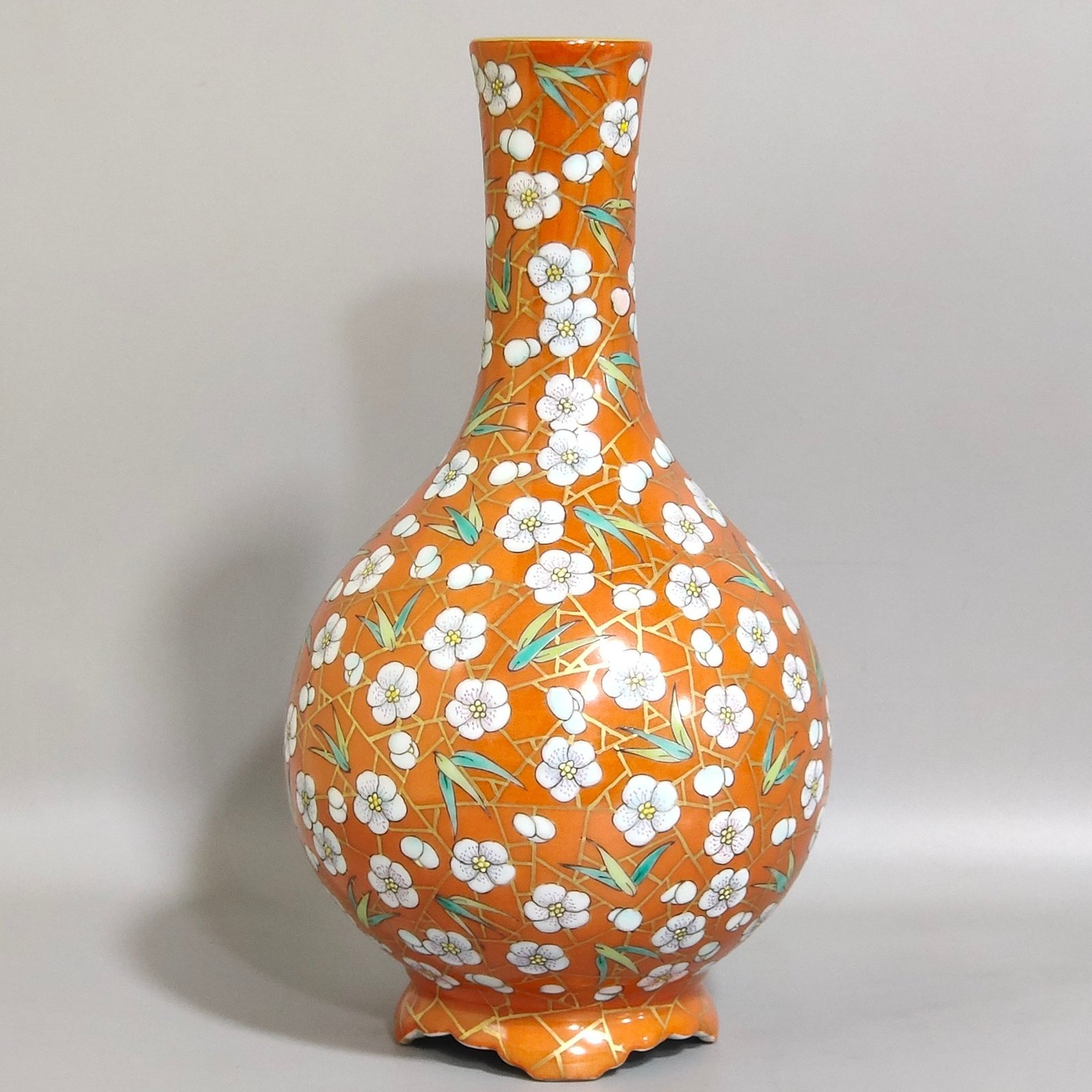 Qing Dynasty Qianlong Coral red plum blossom and bamboo leaf vase