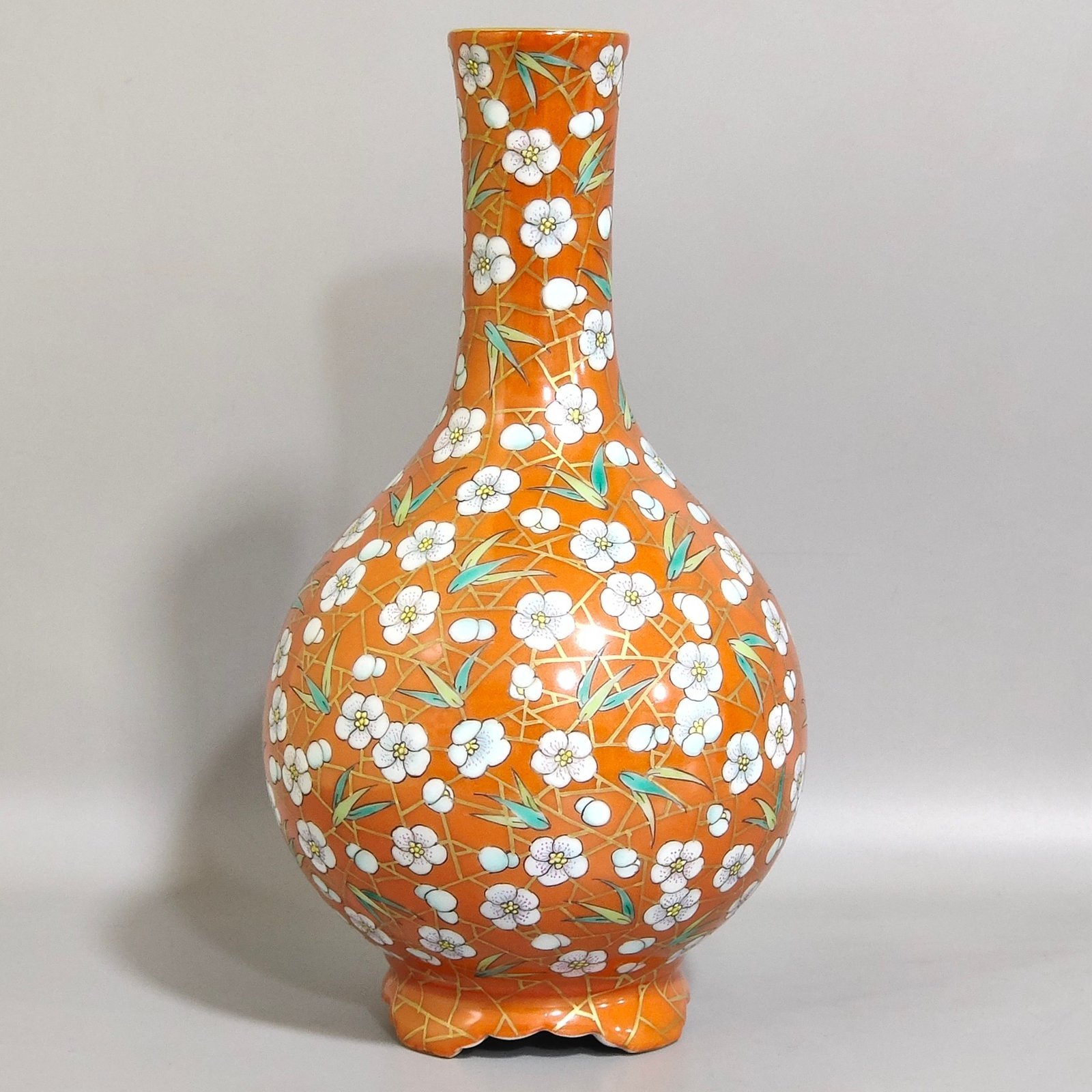Qing Dynasty Qianlong Coral red plum blossom and bamboo leaf vase