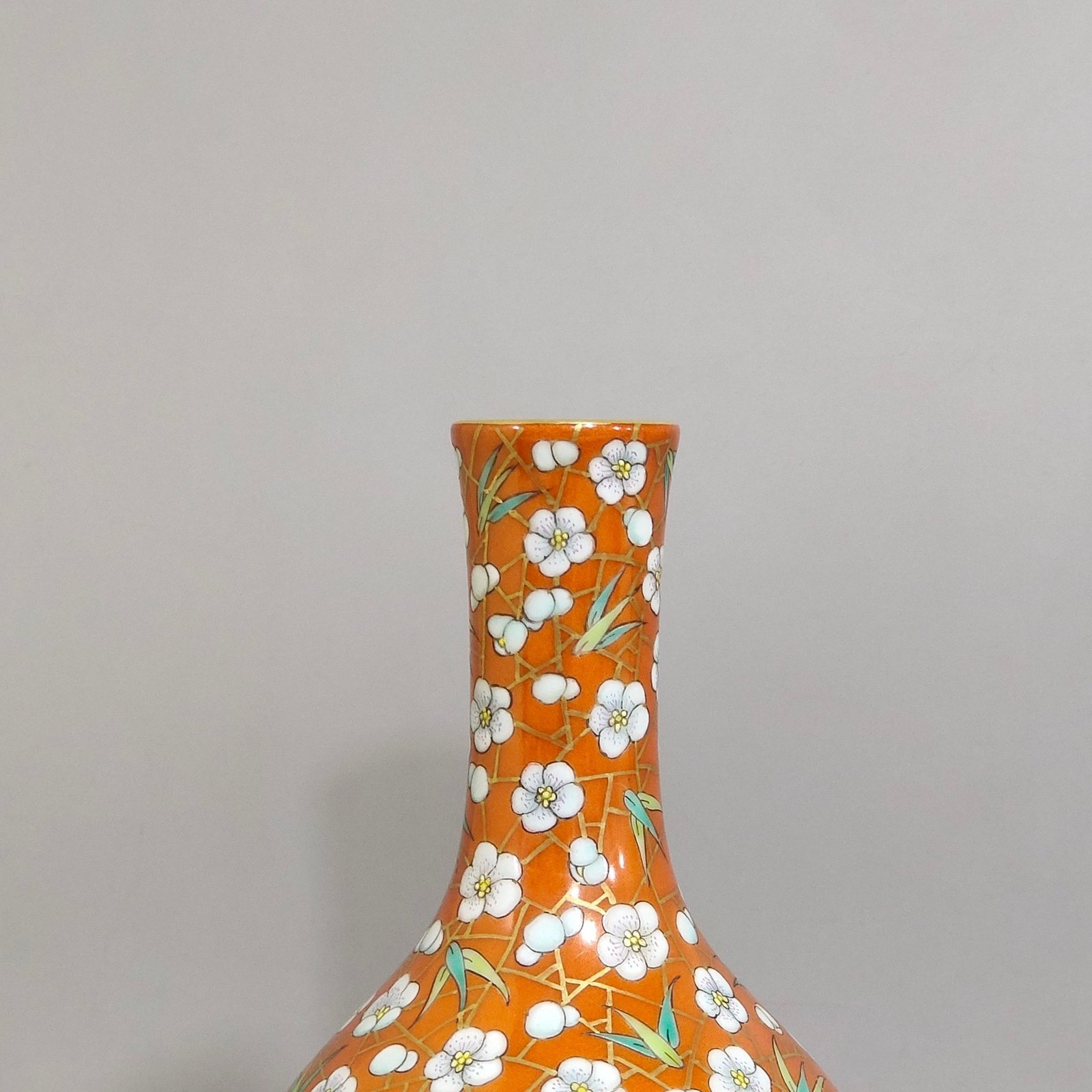 Qing Dynasty Qianlong Coral red plum blossom and bamboo leaf vase