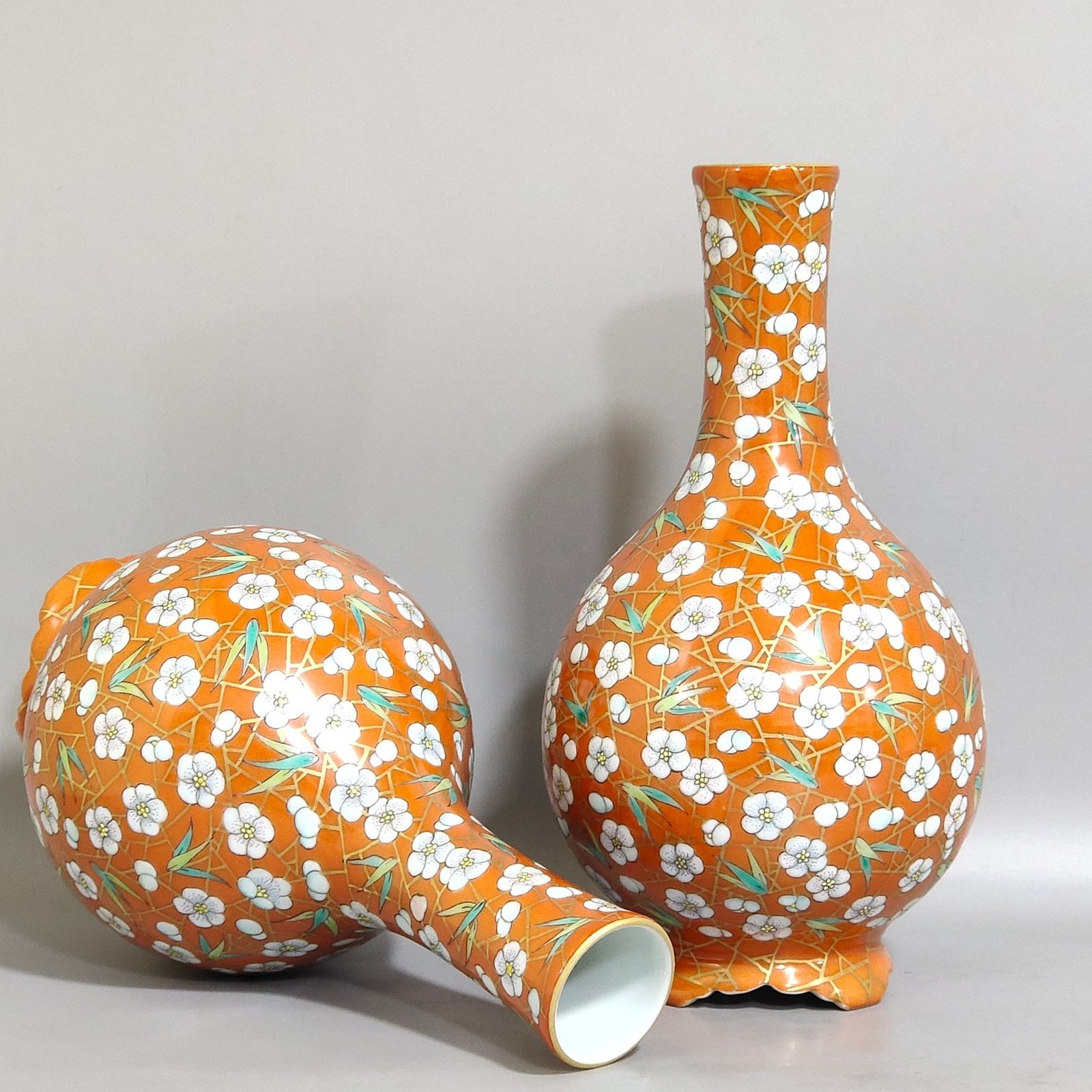 Qing Dynasty Qianlong Coral red plum blossom and bamboo leaf vase