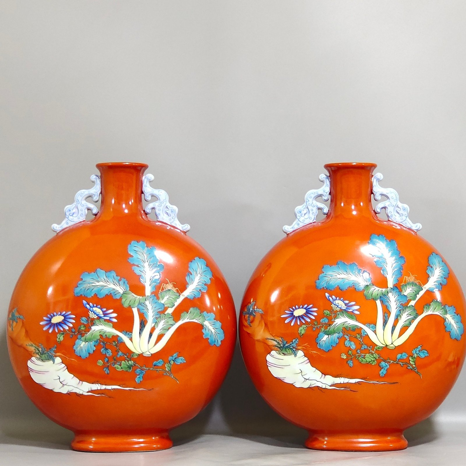 Qing Dynasty Qianlong coral red cabbage radish vase inscribed with poems holding the moon