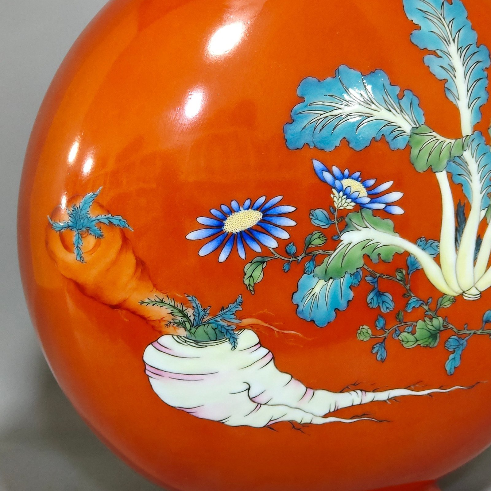 Qing Dynasty Qianlong coral red cabbage radish vase inscribed with poems holding the moon