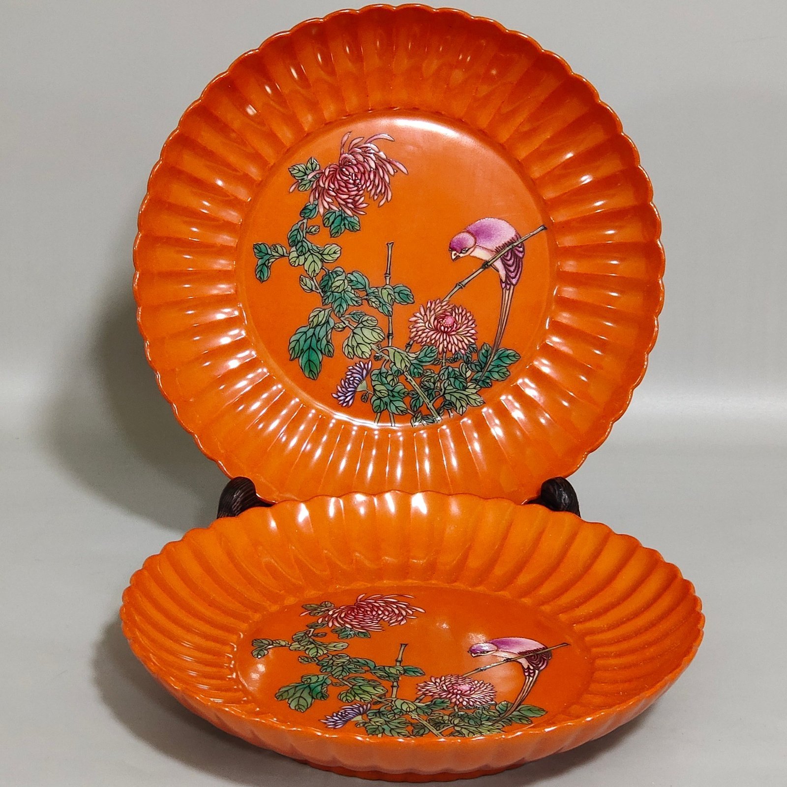 Qing Dynasty Qianlong coral red flower bird and melon prismatic dish