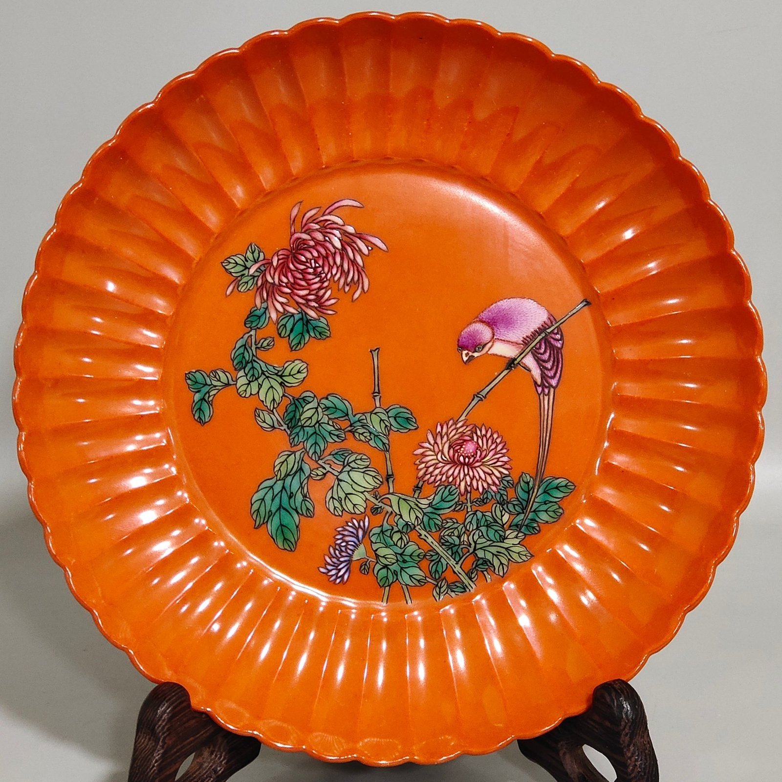 Qing Dynasty Qianlong coral red flower bird and melon prismatic dish