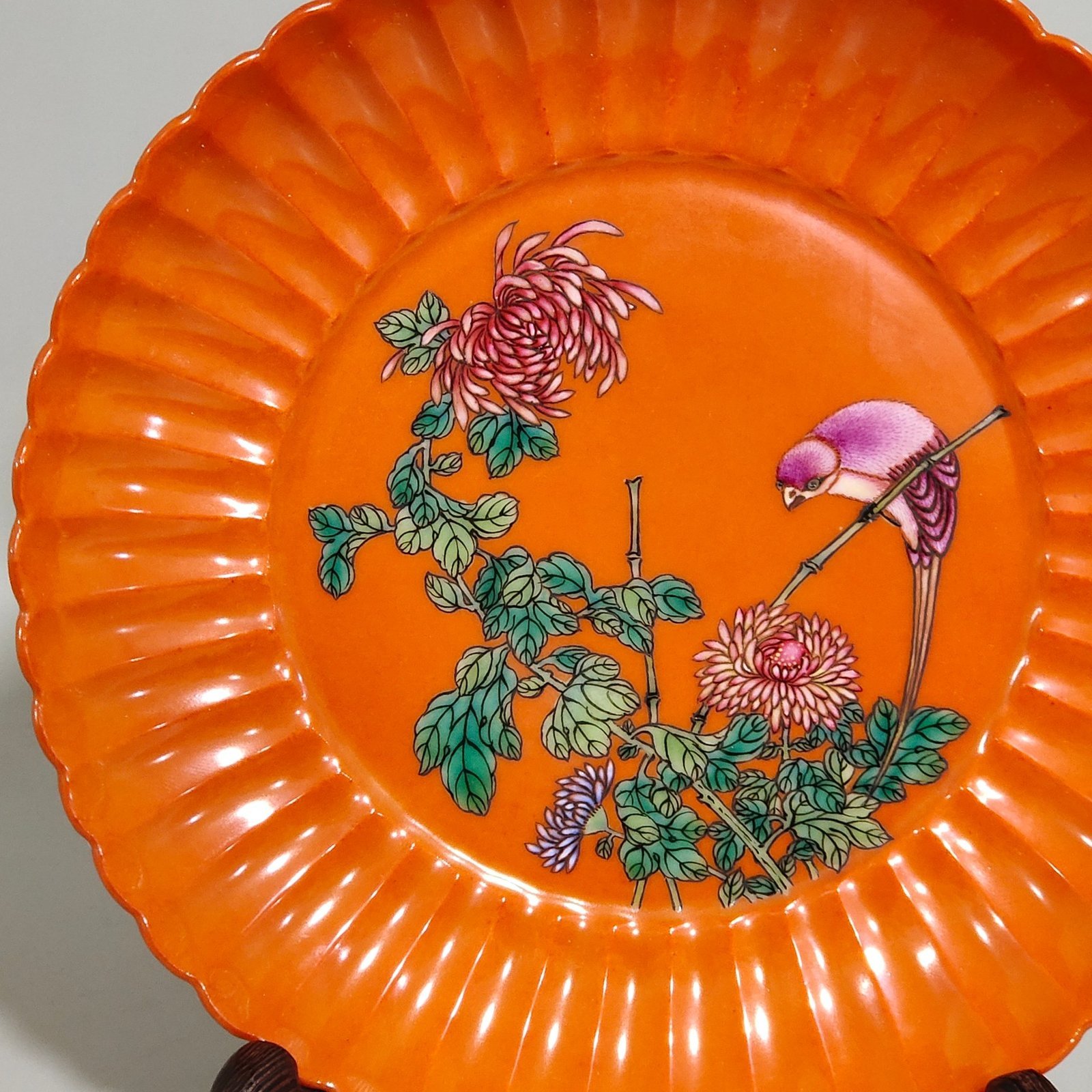 Qing Dynasty Qianlong coral red flower bird and melon prismatic dish