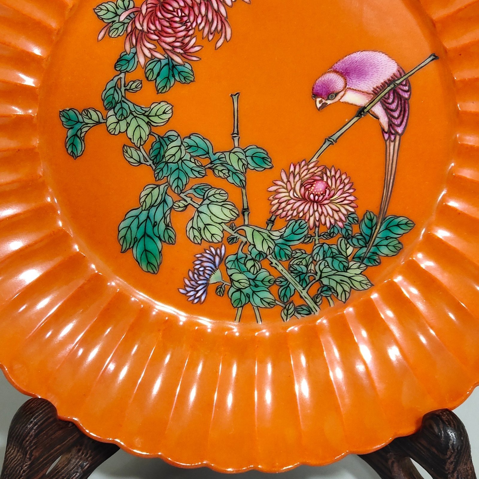 Qing Dynasty Qianlong coral red flower bird and melon prismatic dish