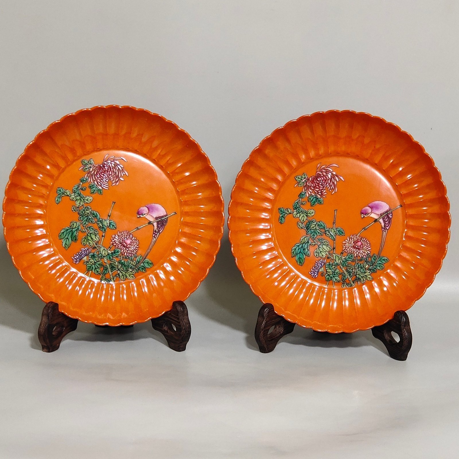 Qing Dynasty Qianlong coral red flower bird and melon prismatic dish