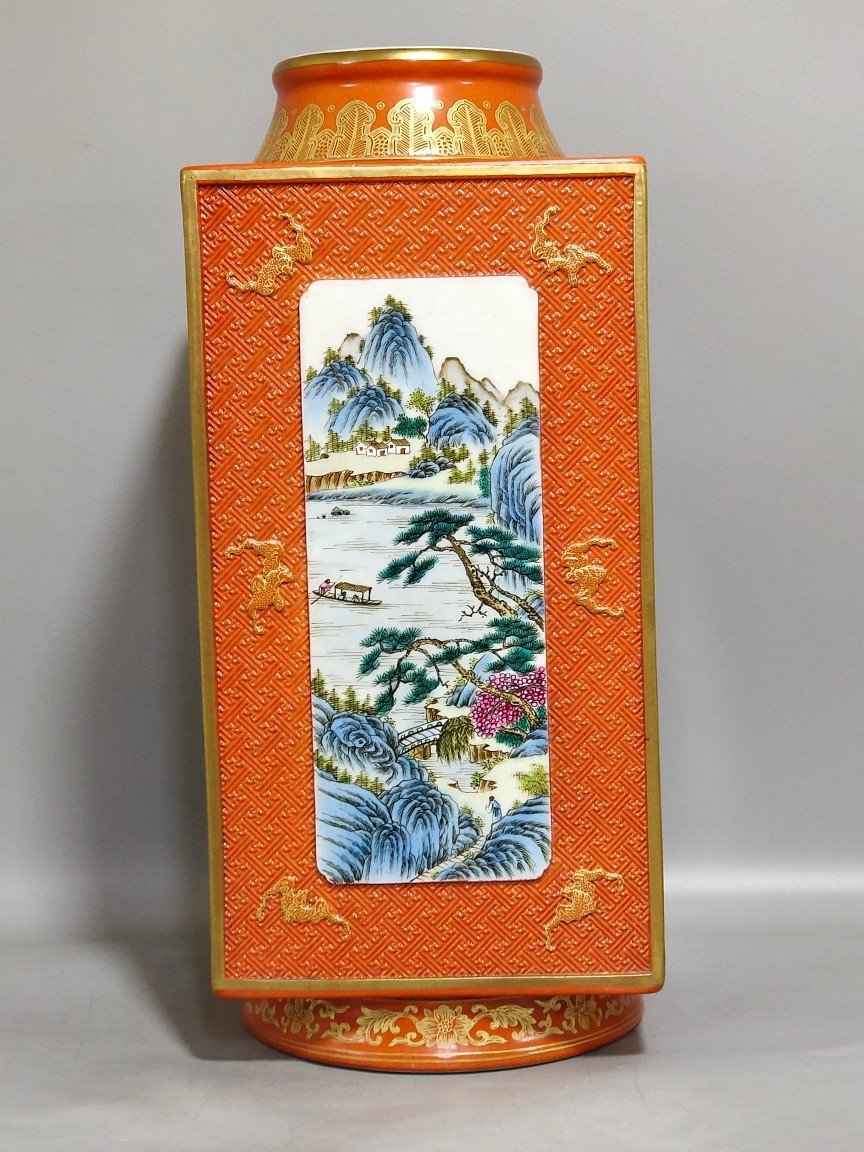 Qing Dynasty Qianlong a coral-red carving gold-painted window landscape and square cong-style vase