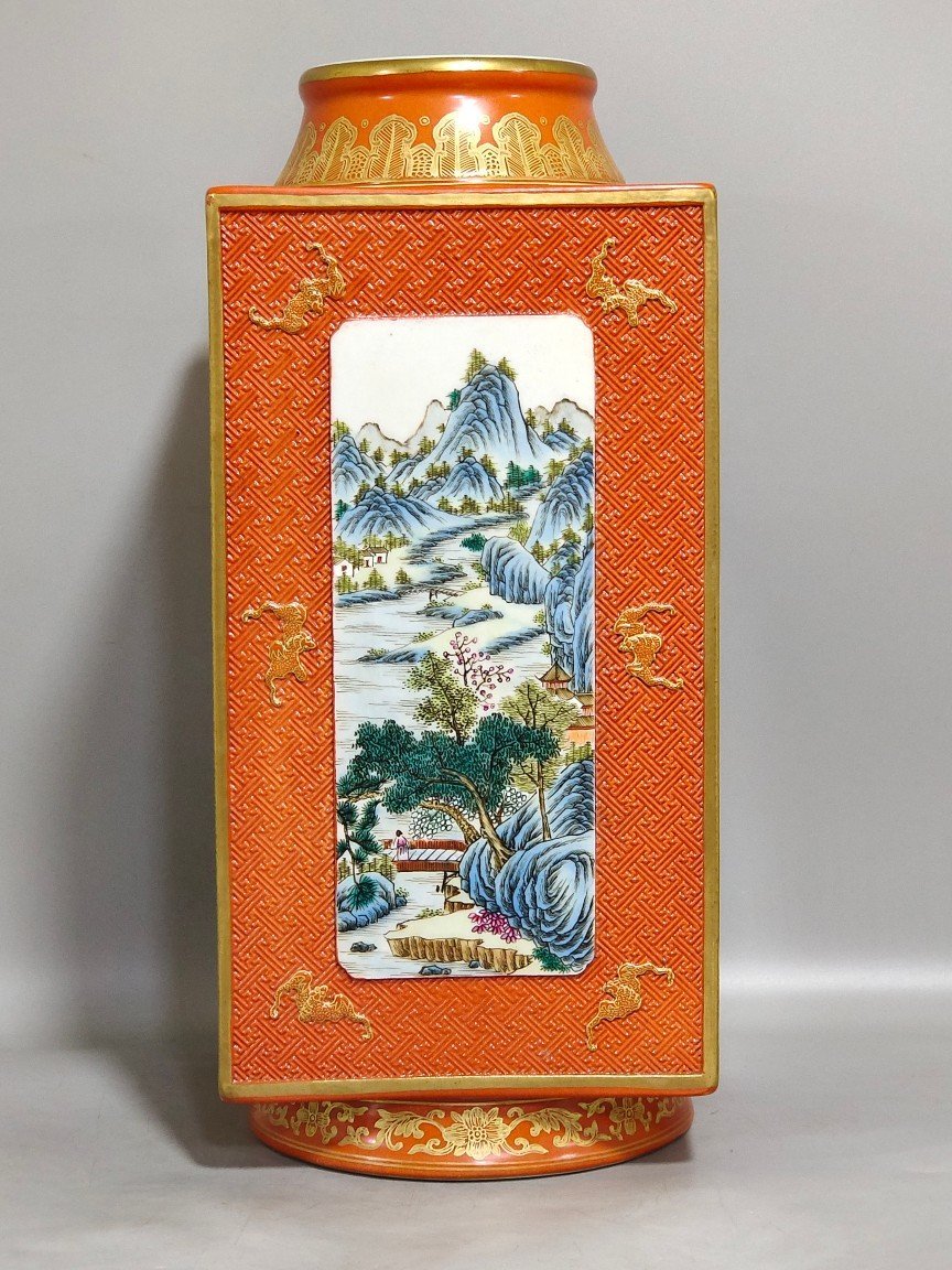Qing Dynasty Qianlong a coral-red carving gold-painted window landscape and square cong-style vase