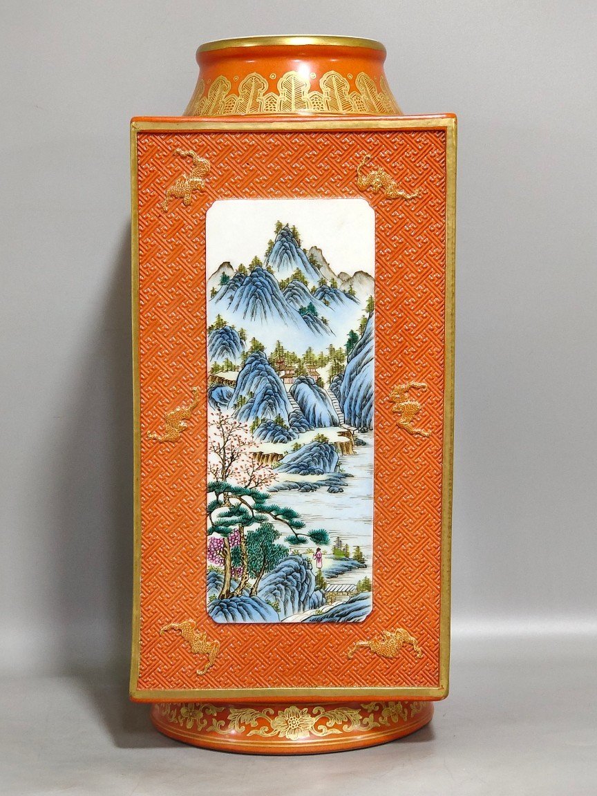Qing Dynasty Qianlong a coral-red carving gold-painted window landscape and square cong-style vase