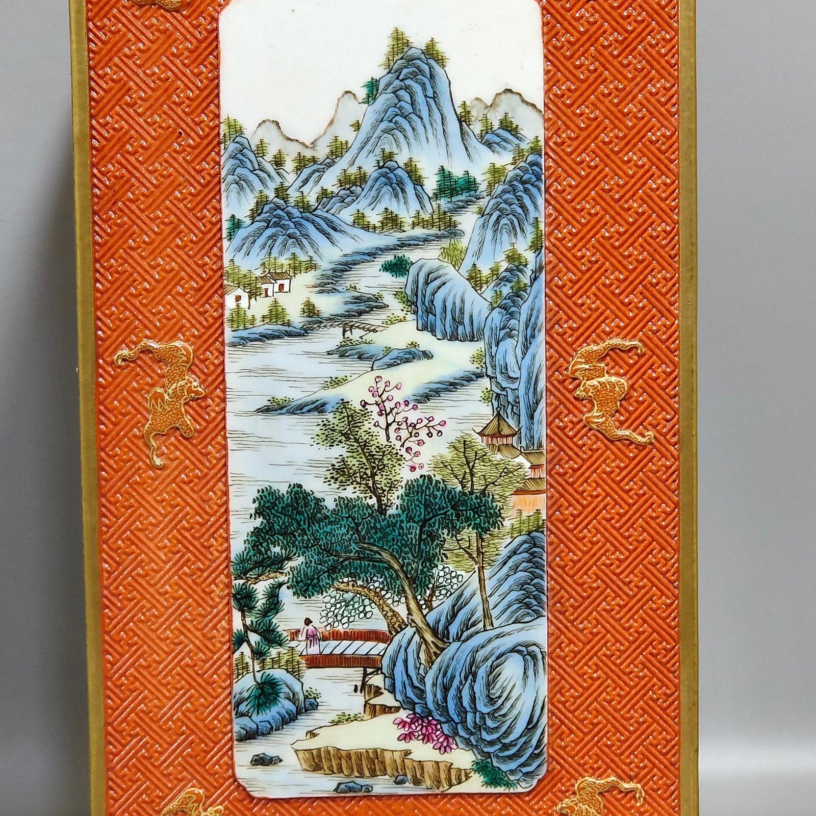 Qing Dynasty Qianlong a coral-red carving gold-painted window landscape and square cong-style vase