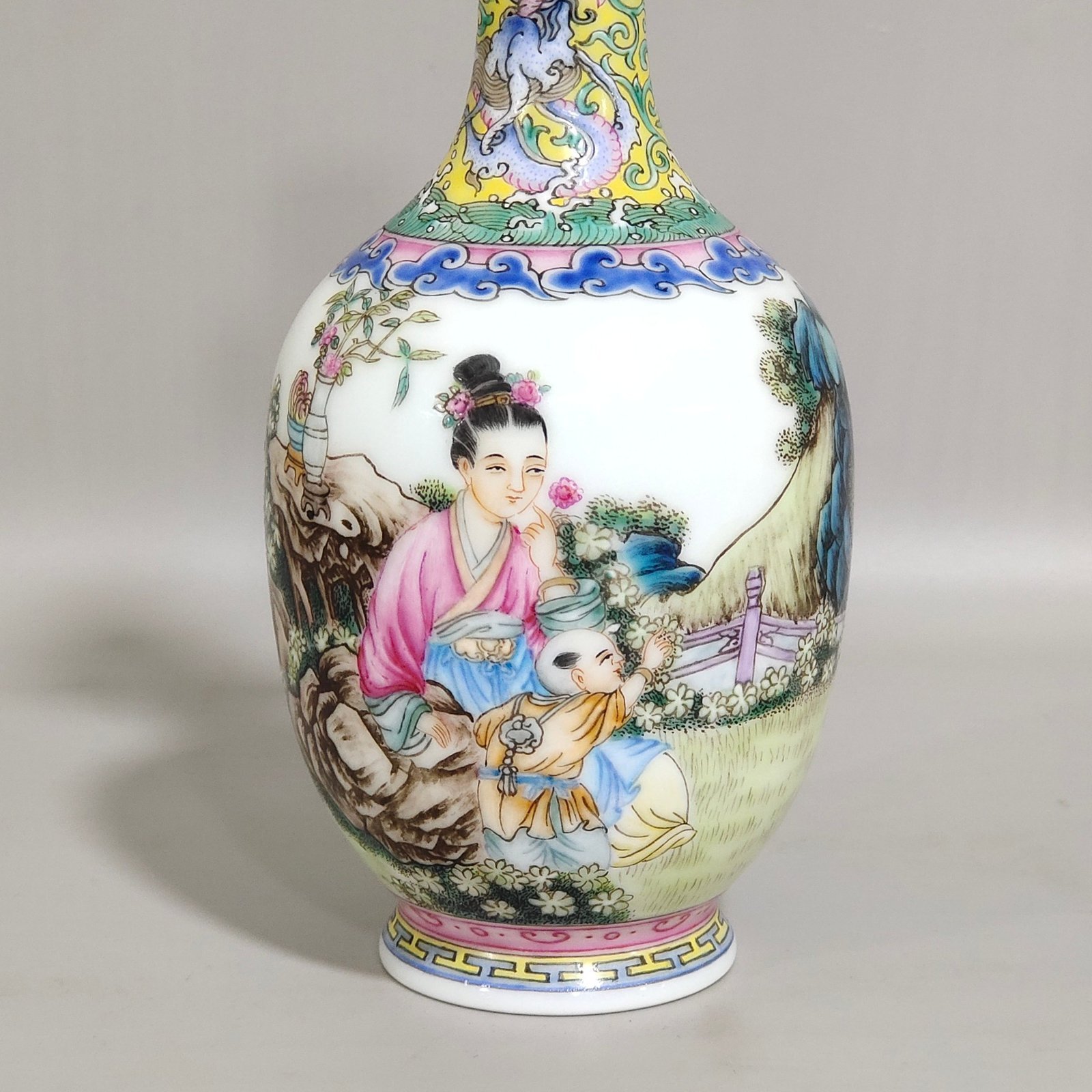 Qing Dynasty Qianlong enamel double-eared vase
