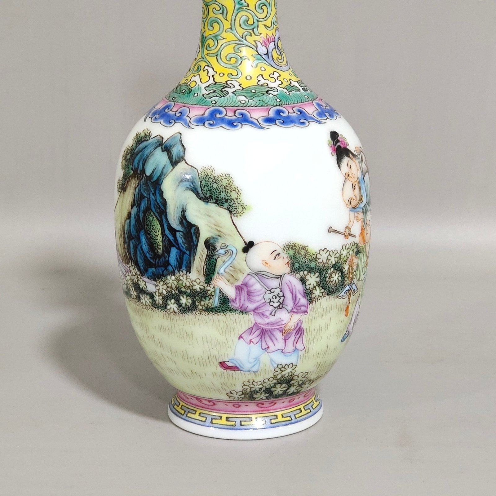 Qing Dynasty Qianlong enamel double-eared vase