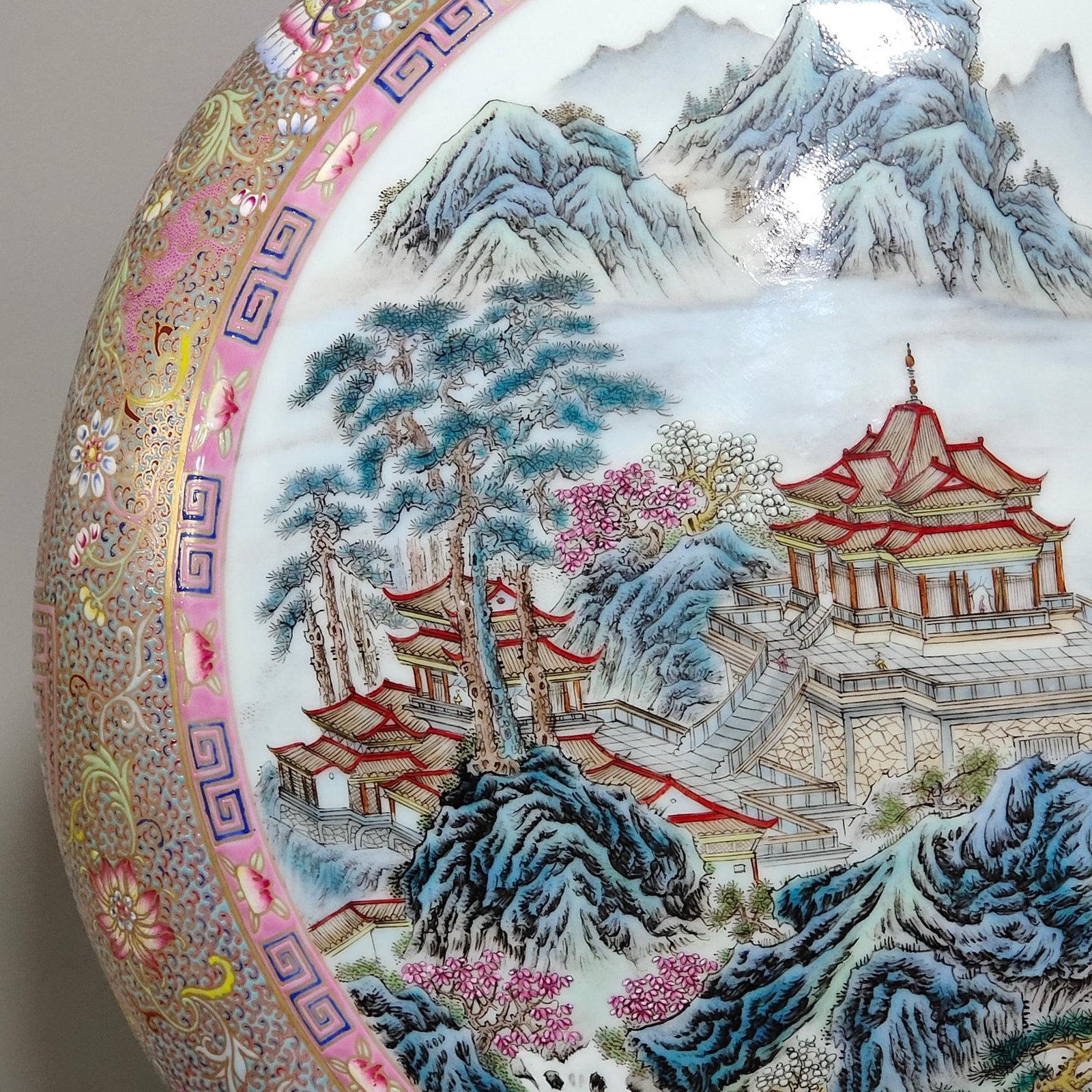 Qing Dynasty Qianlong enamel Gu Yuexuan window landscape attic large flat vase