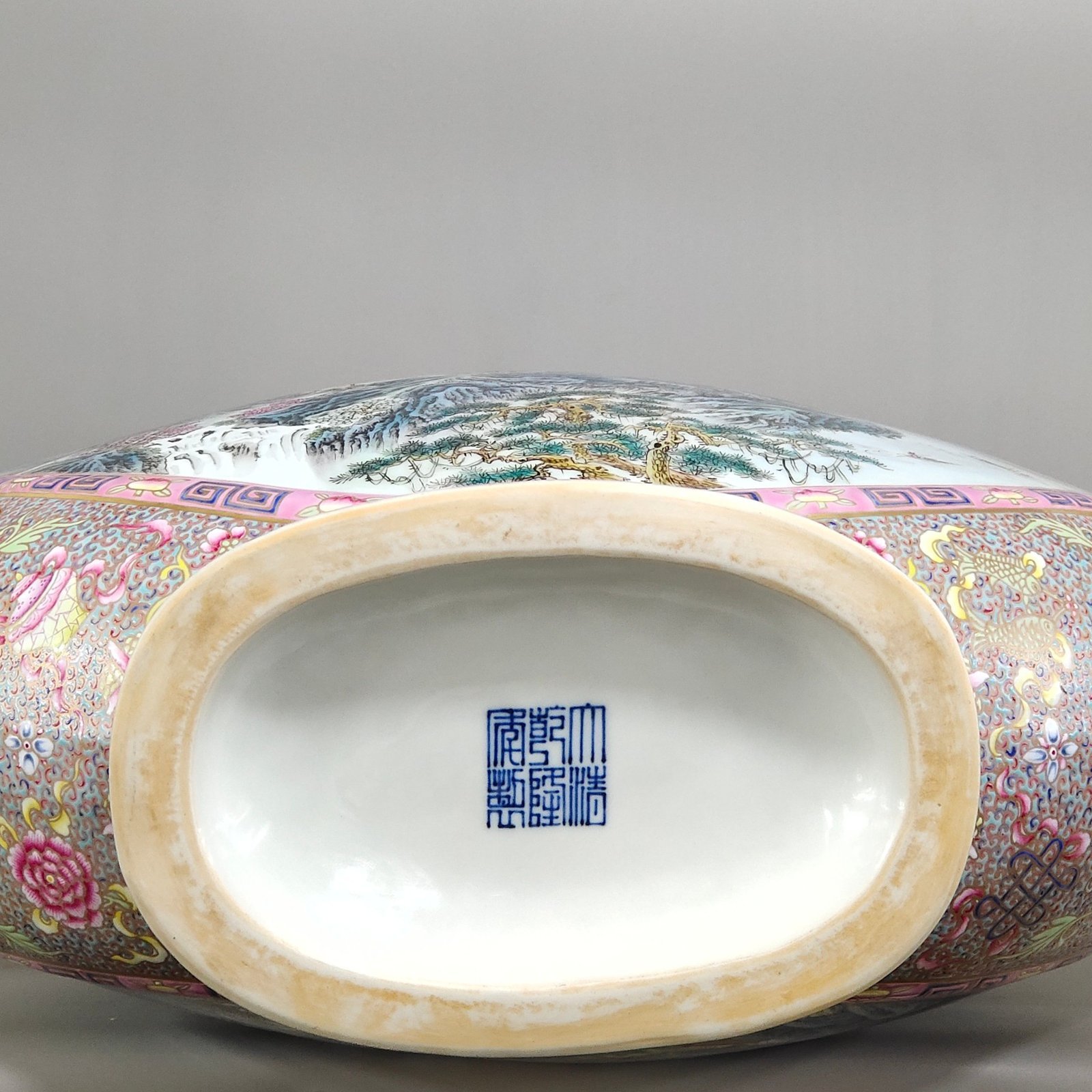 Qing Dynasty Qianlong enamel Gu Yuexuan window landscape attic large flat vase