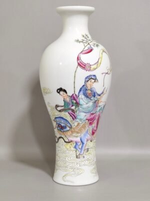 Qing Dynasty Qianlong enamel vase with Confucius worshiping Guanyin