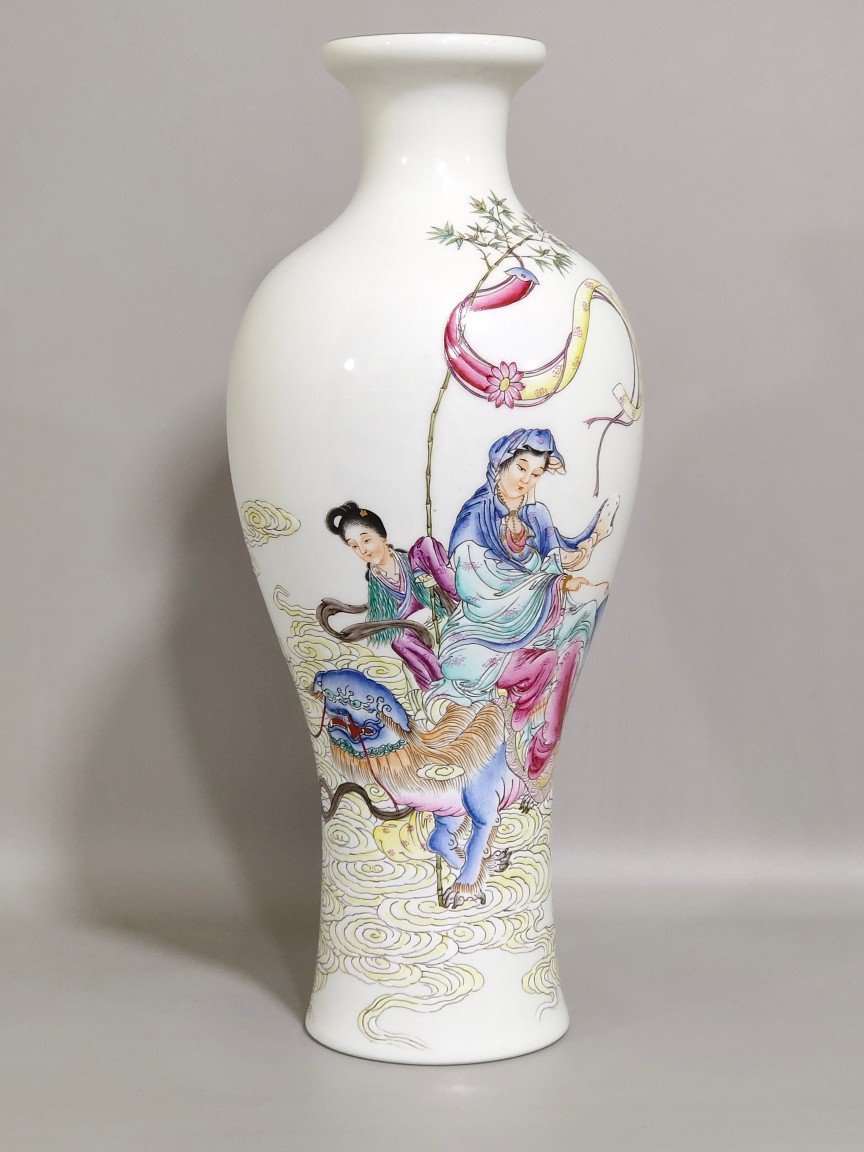 Qing Dynasty Qianlong enamel vase with Confucius worshiping Guanyin
