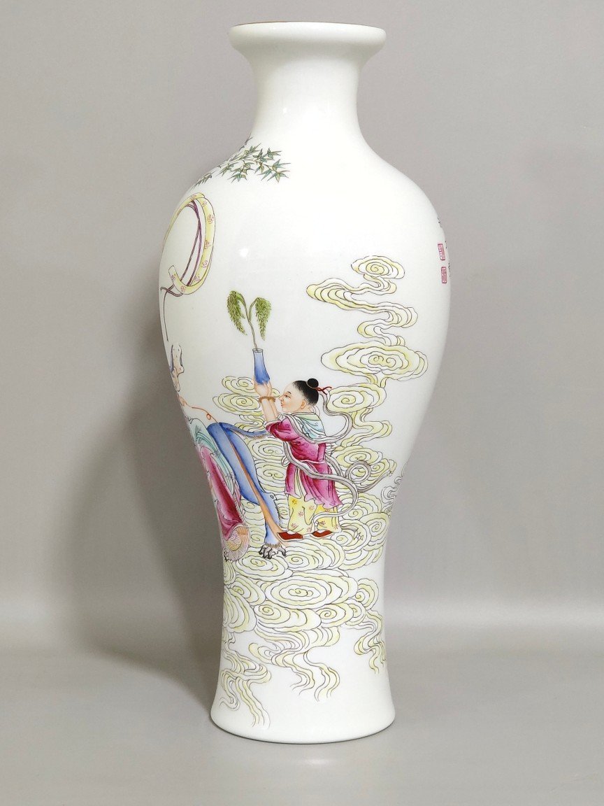 Qing Dynasty Qianlong enamel vase with Confucius worshiping Guanyin