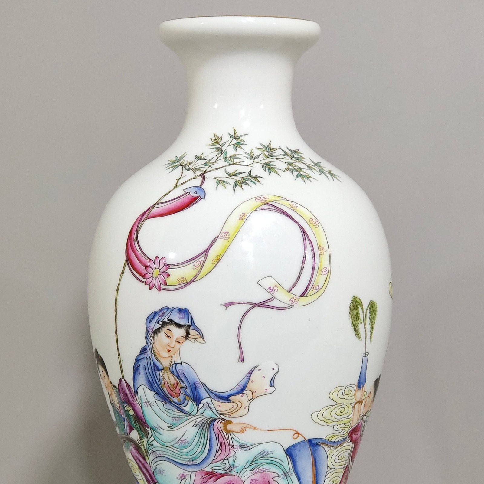 Qing Dynasty Qianlong enamel vase with Confucius worshiping Guanyin