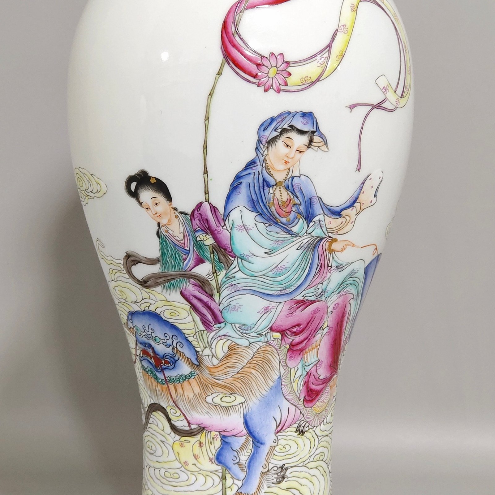 Qing Dynasty Qianlong enamel vase with Confucius worshiping Guanyin
