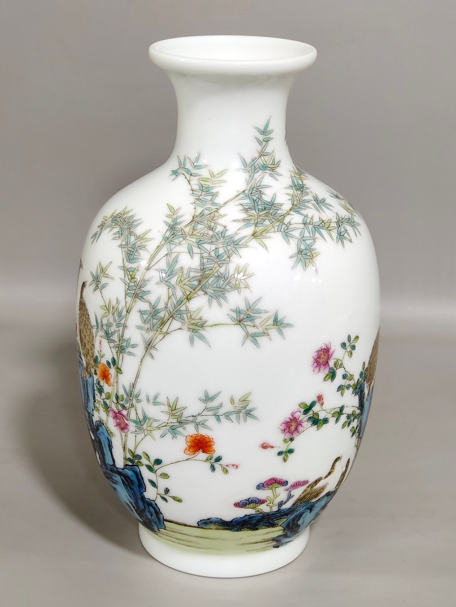 Qing Dynasty Qianlong enamel Anjuleye vase