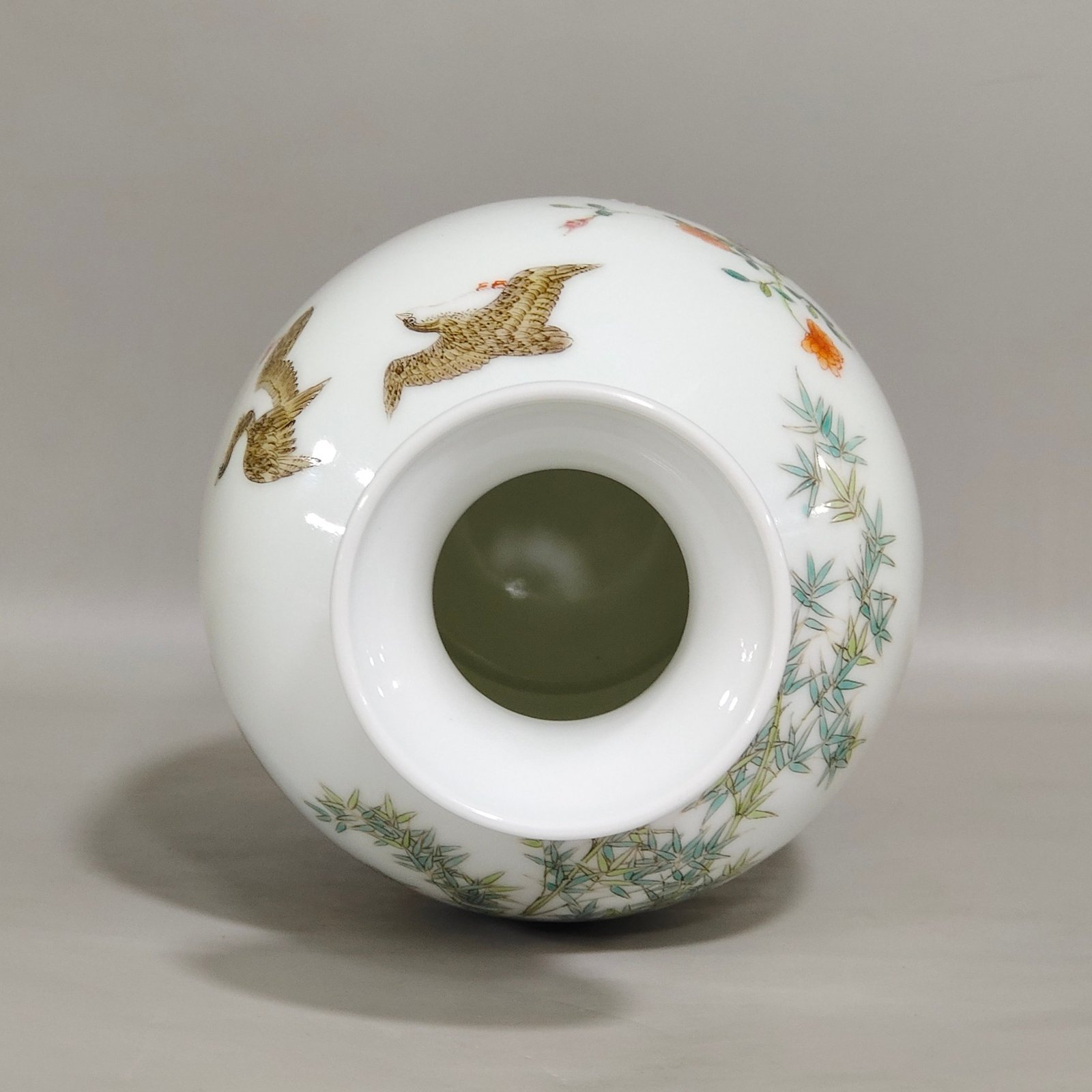 Qing Dynasty Qianlong enamel Anjuleye vase