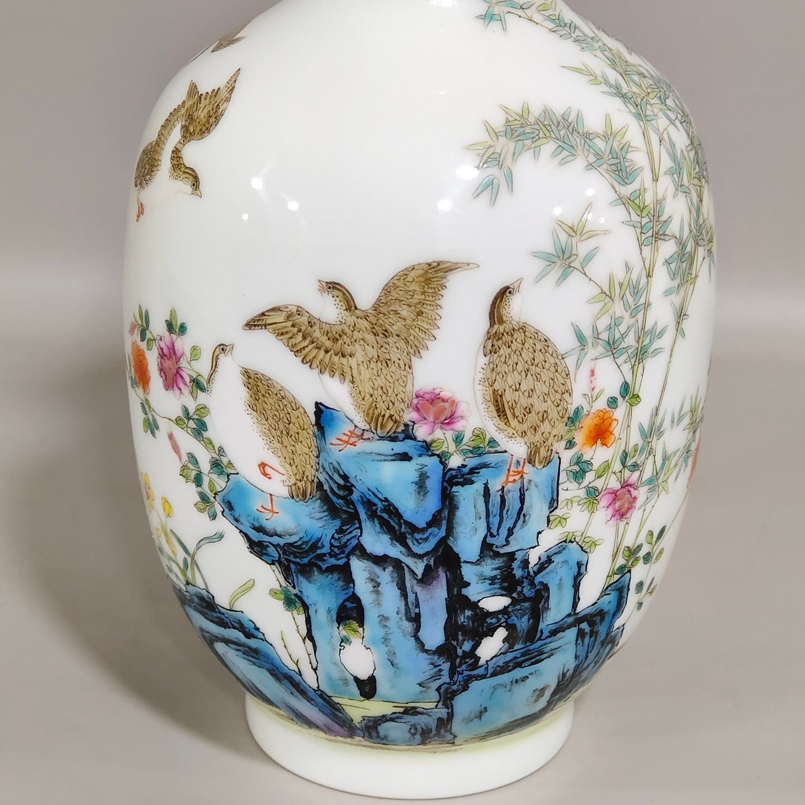Qing Dynasty Qianlong enamel Anjuleye vase