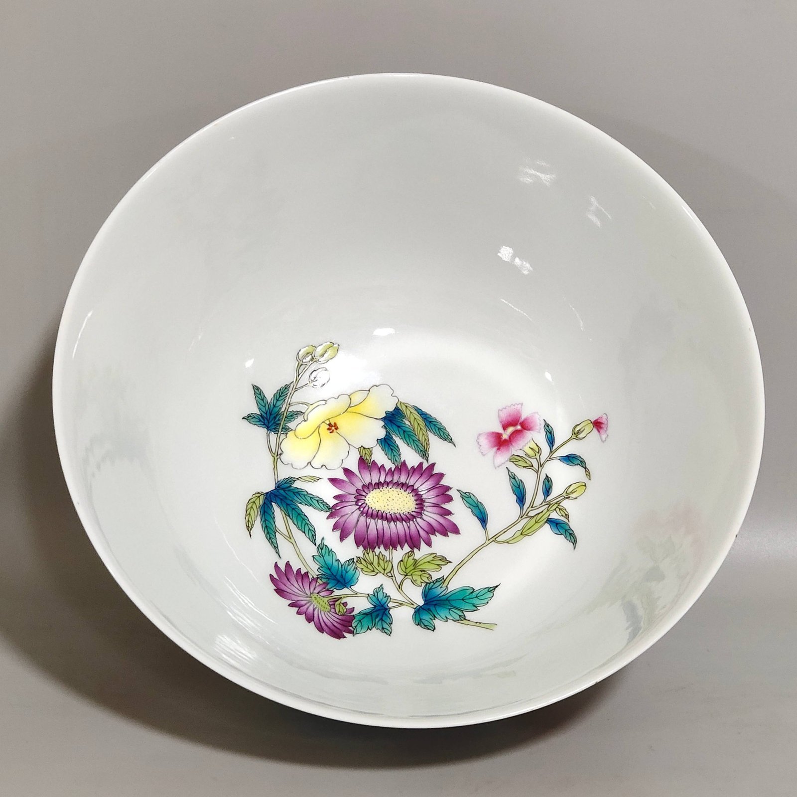 Qing Dynasty Qianlong enamel coral red and white flower window four-season flower bowl