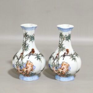 Qing Dynasty Qianlong enamel green bamboo sparrow poem vial