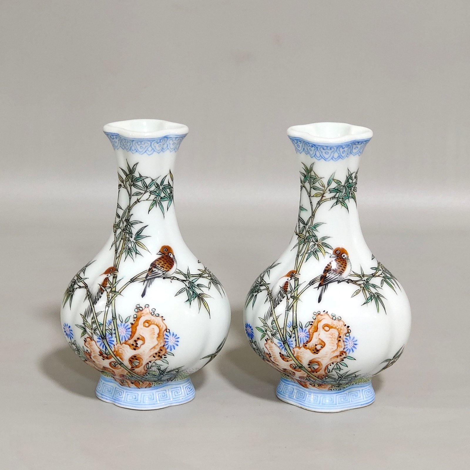 Qing Dynasty Qianlong enamel green bamboo sparrow poem vial