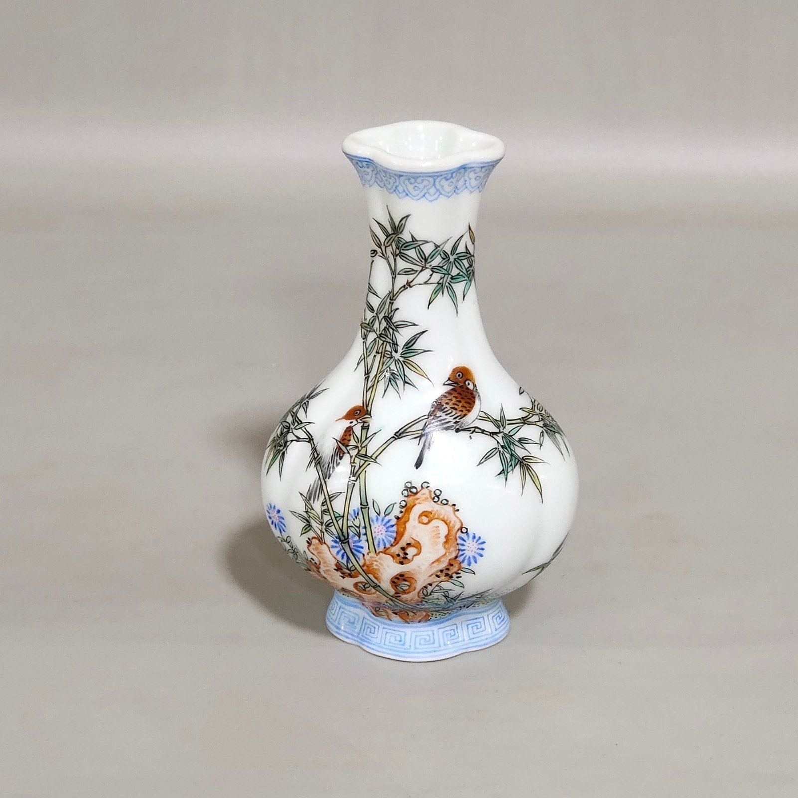 Qing Dynasty Qianlong enamel green bamboo sparrow poem vial
