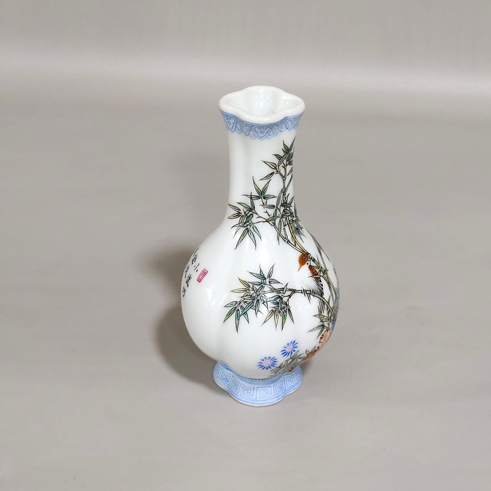 Qing Dynasty Qianlong enamel green bamboo sparrow poem vial