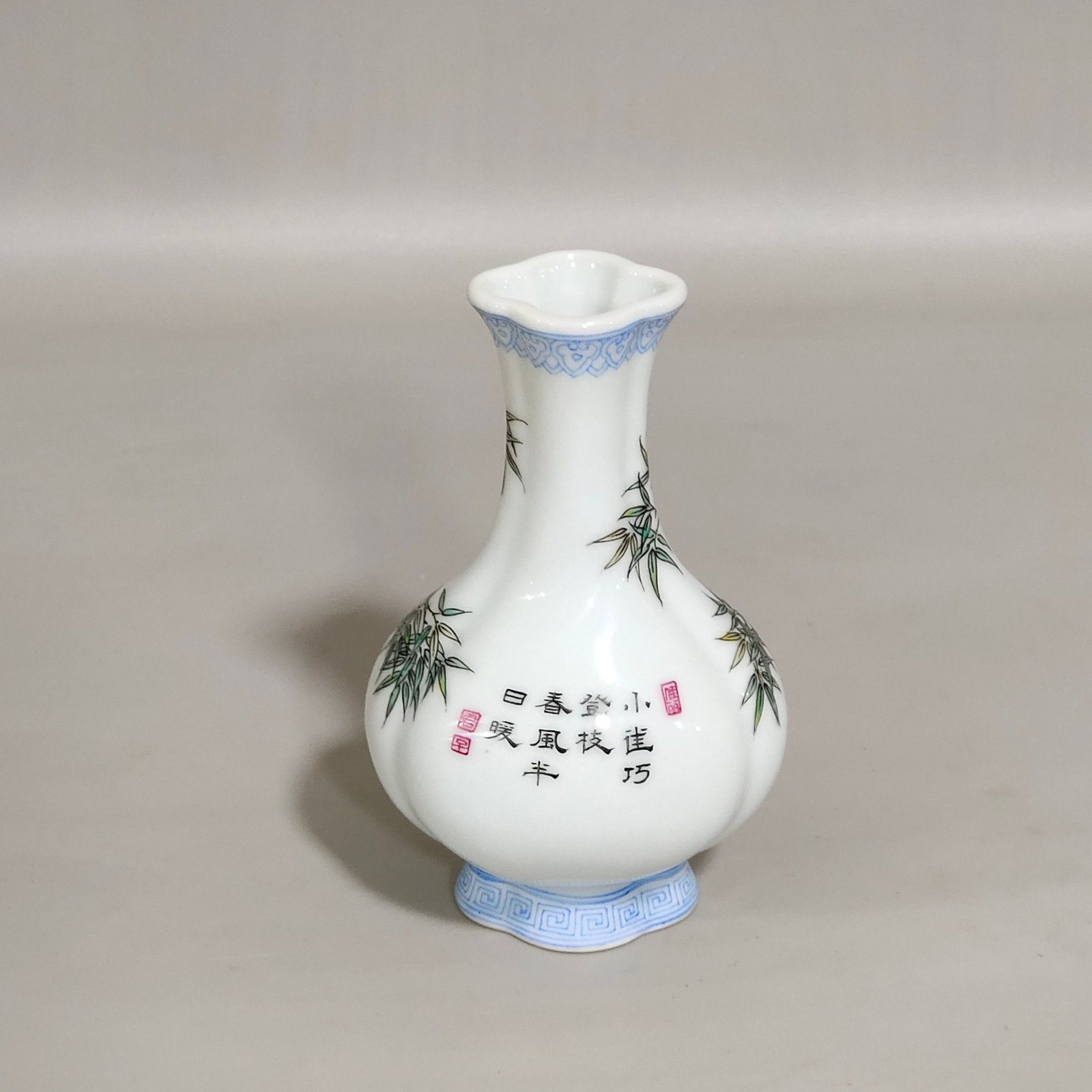 Qing Dynasty Qianlong enamel green bamboo sparrow poem vial