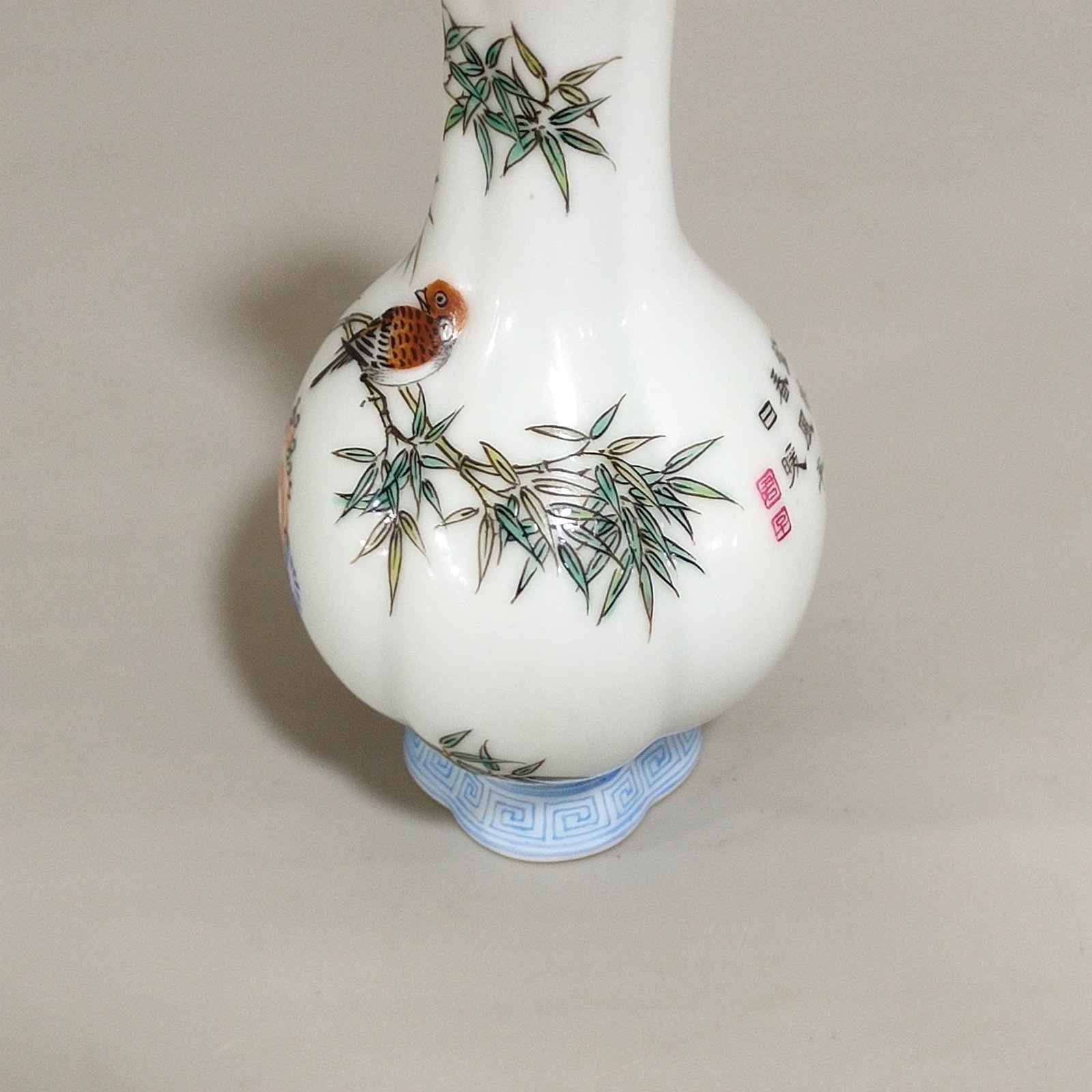 Qing Dynasty Qianlong enamel green bamboo sparrow poem vial