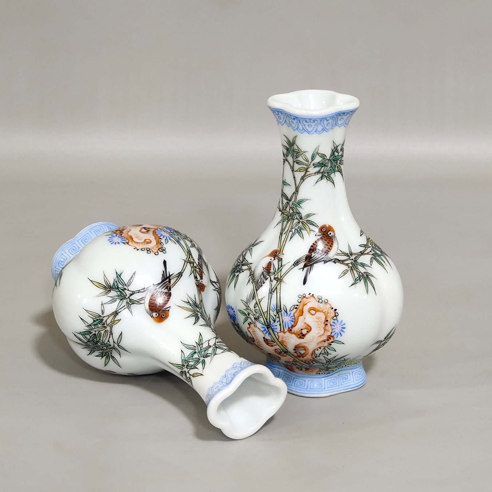 Qing Dynasty Qianlong enamel green bamboo sparrow poem vial