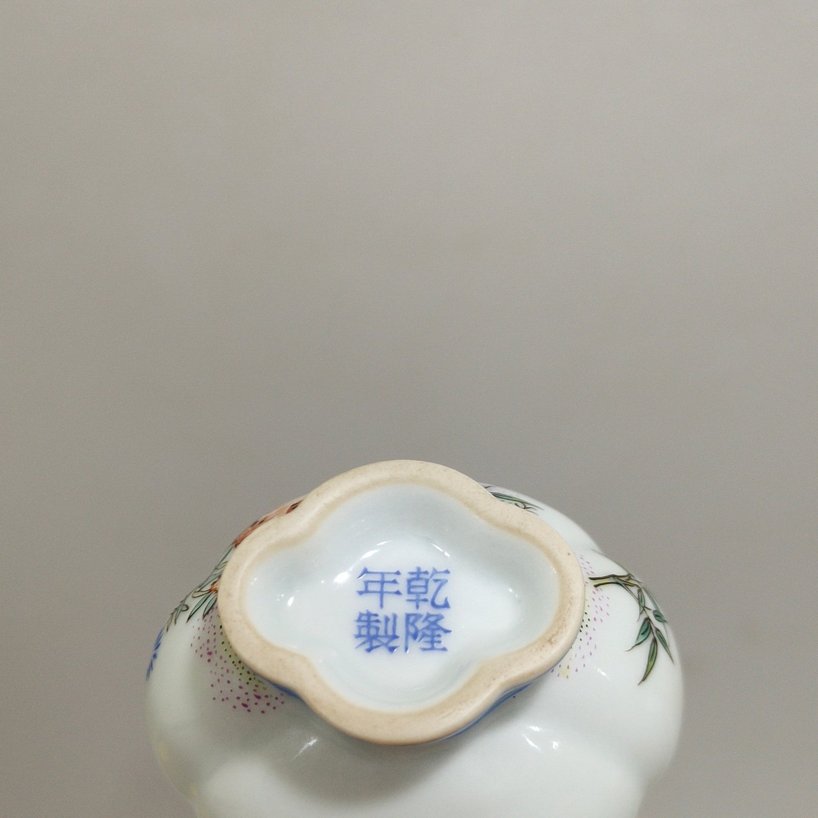 Qing Dynasty Qianlong enamel green bamboo sparrow poem vial