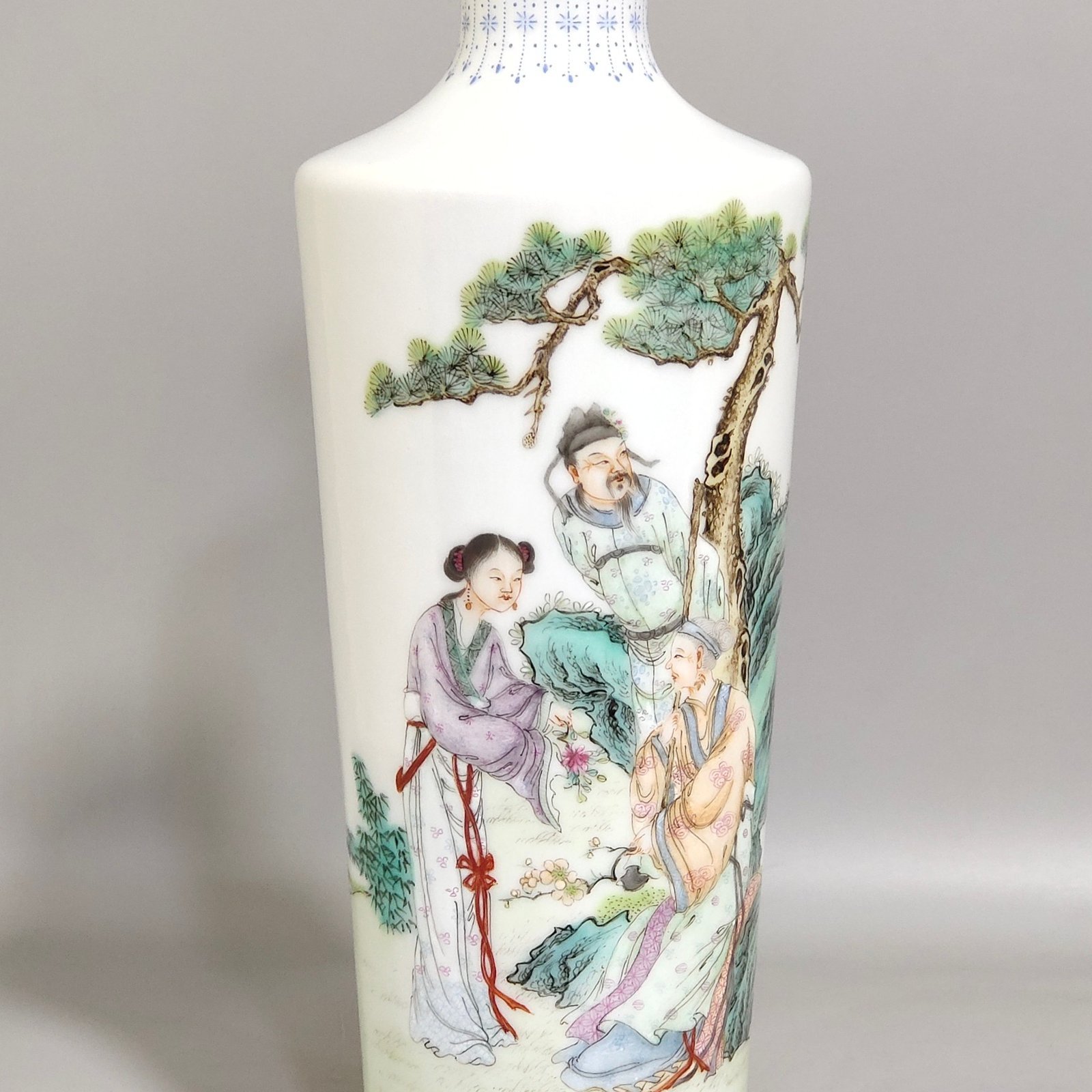 Qing Dynasty Qianlong enamel green-edged thin vase with characters
