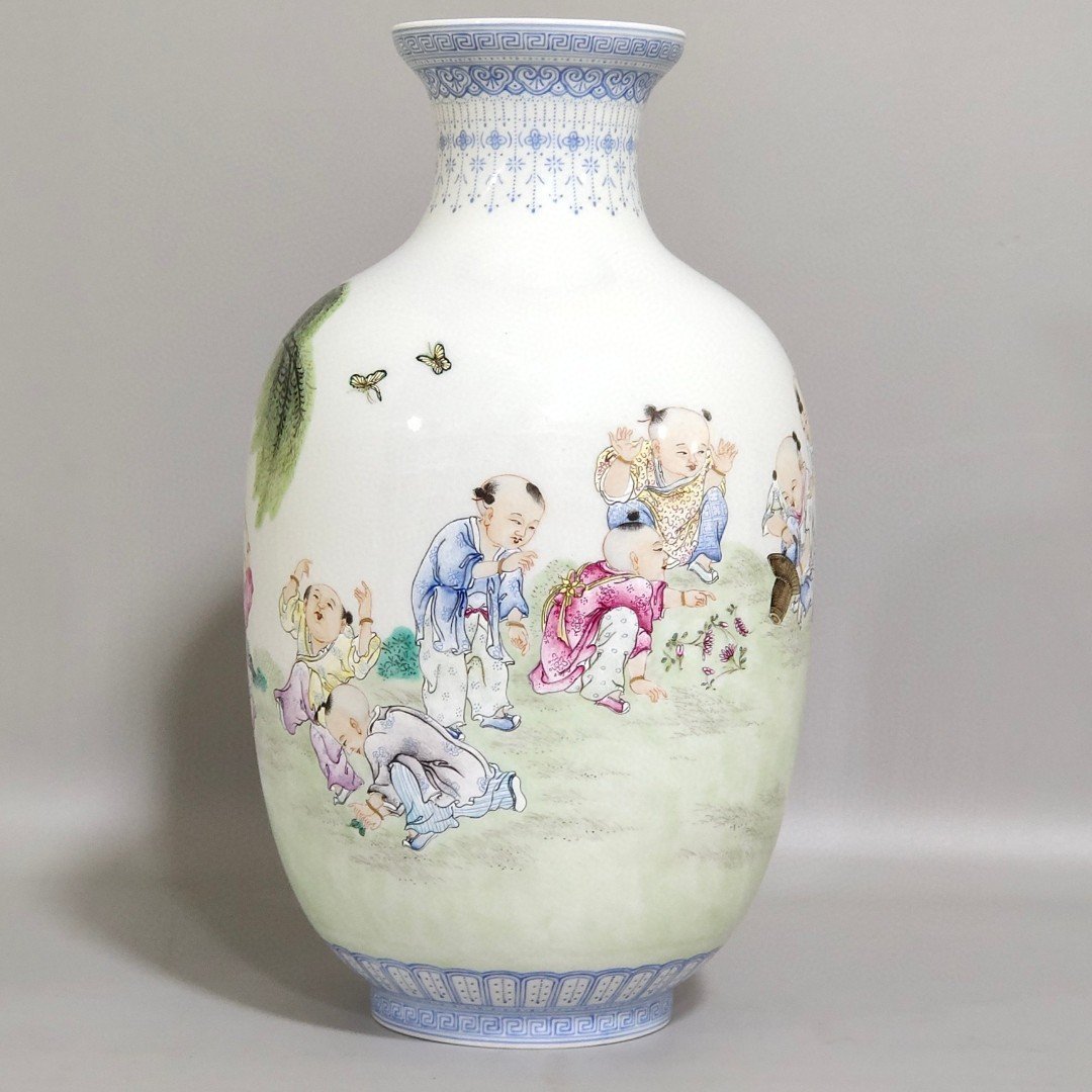 Qing Dynasty Qianlong enamel thin vase with green edging